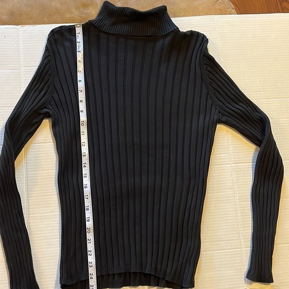 Vanheusen-size M-black long sleeve turtleneck sweater. 100% cotton. Ribbed. - Picture 6 of 9
